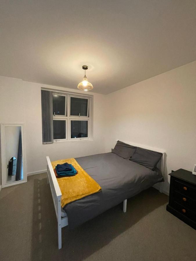 Charming Modern Apartment Near London Heathrow Feltham Εξωτερικό φωτογραφία
