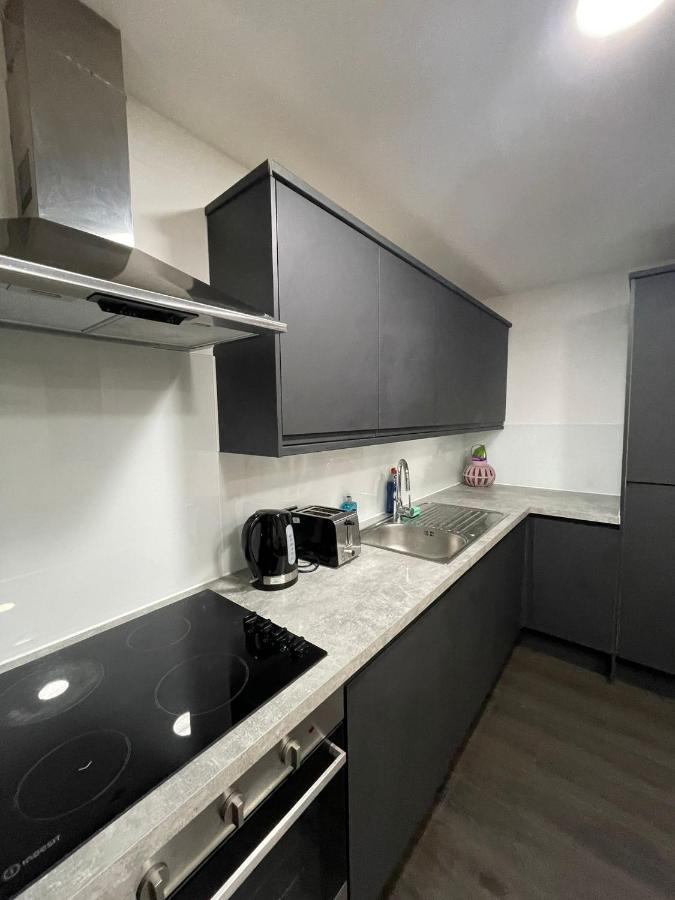 Charming Modern Apartment Near London Heathrow Feltham Εξωτερικό φωτογραφία