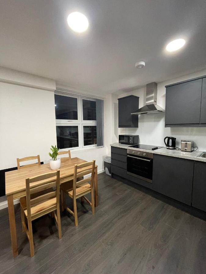 Charming Modern Apartment Near London Heathrow Feltham Εξωτερικό φωτογραφία