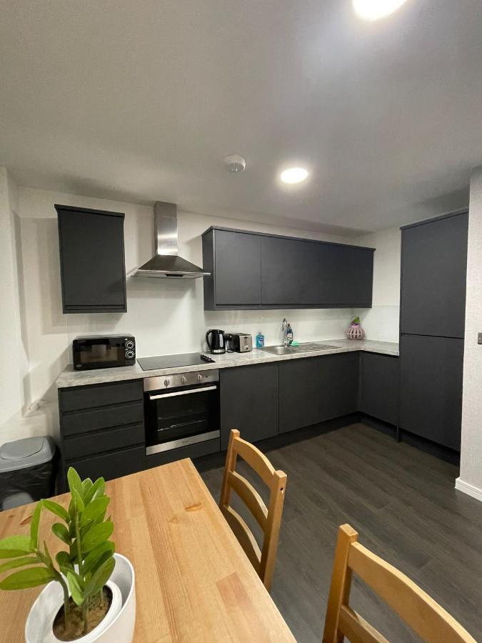Charming Modern Apartment Near London Heathrow Feltham Εξωτερικό φωτογραφία